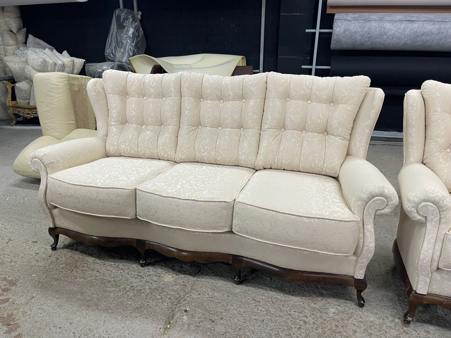 Especialistas en restauración de muebles clásicos y piezas de valor sentimental en Barcelona, Castelldefels, Sabadell, etc.
