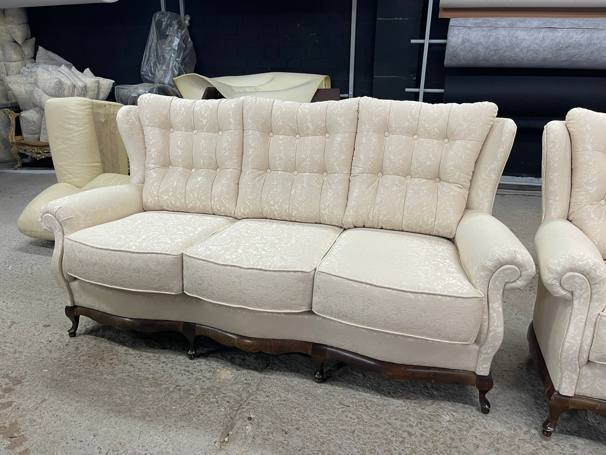 Especialistas en restauración de muebles clásicos y piezas de valor sentimental en Barcelona, Castelldefels, Sabadell, etc.